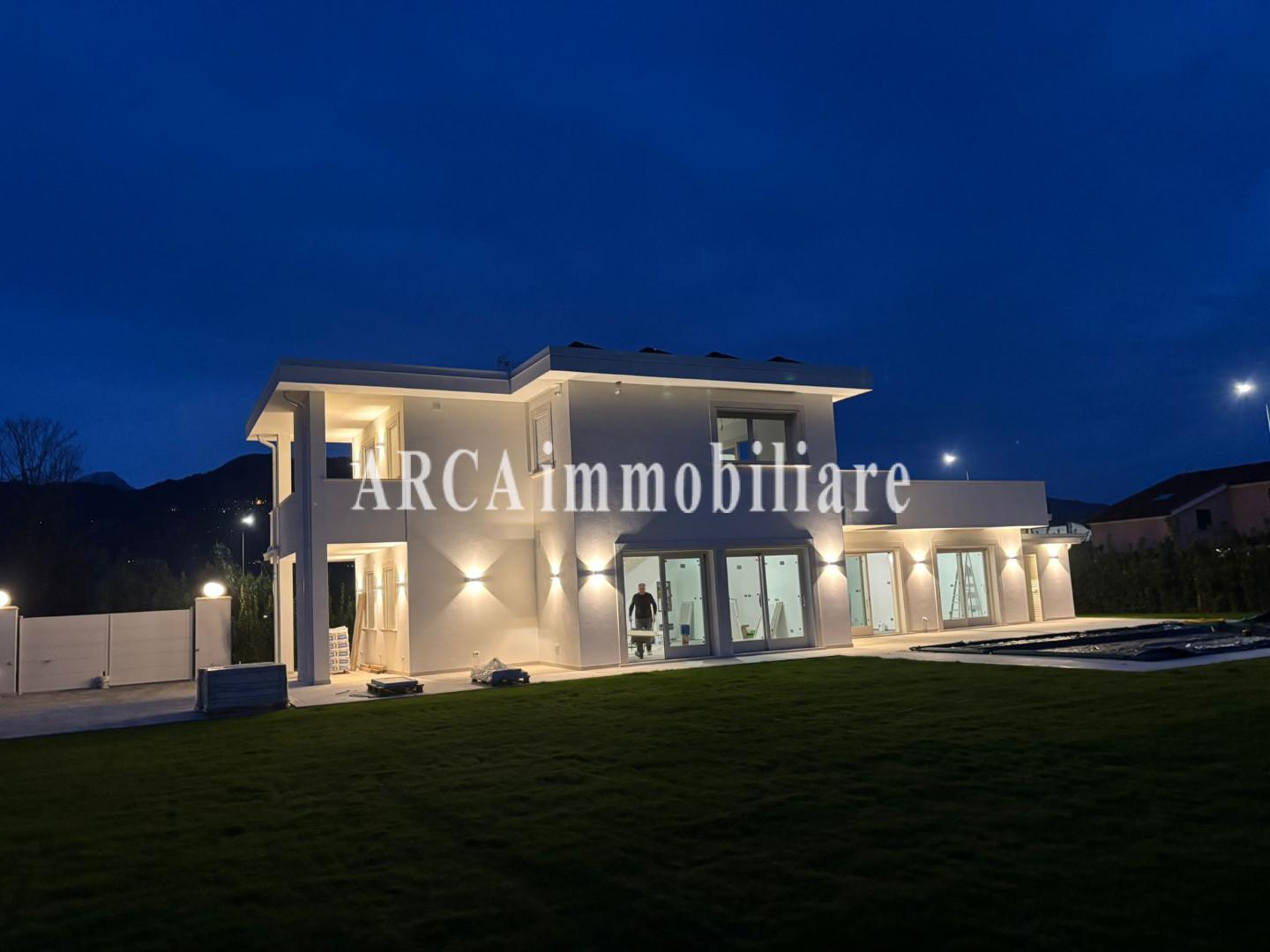 Villa nuova a Pietrasanta