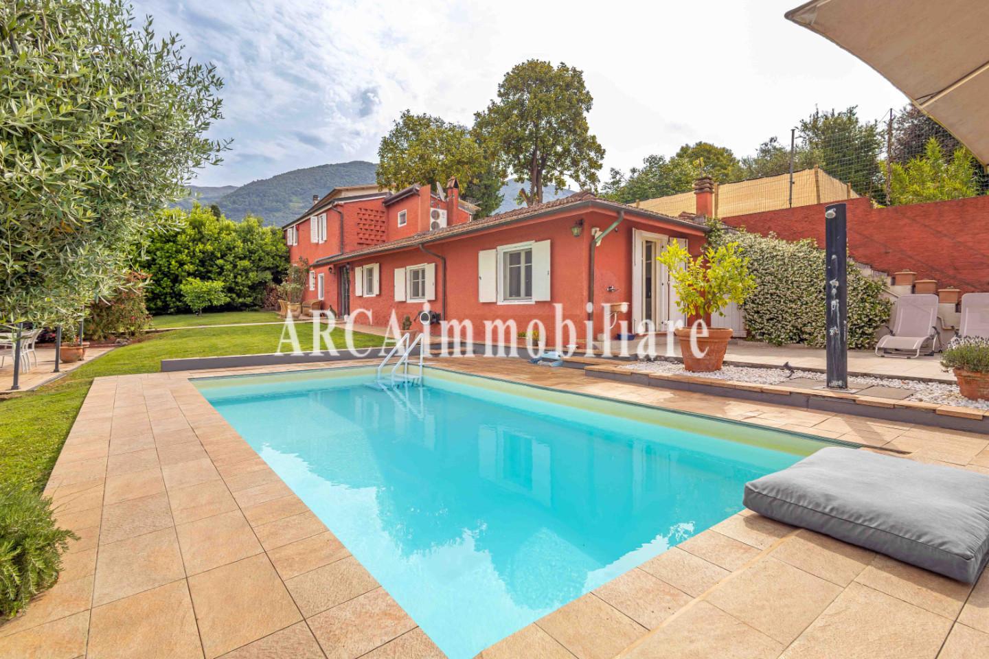 Rustico con giardino a Camaiore