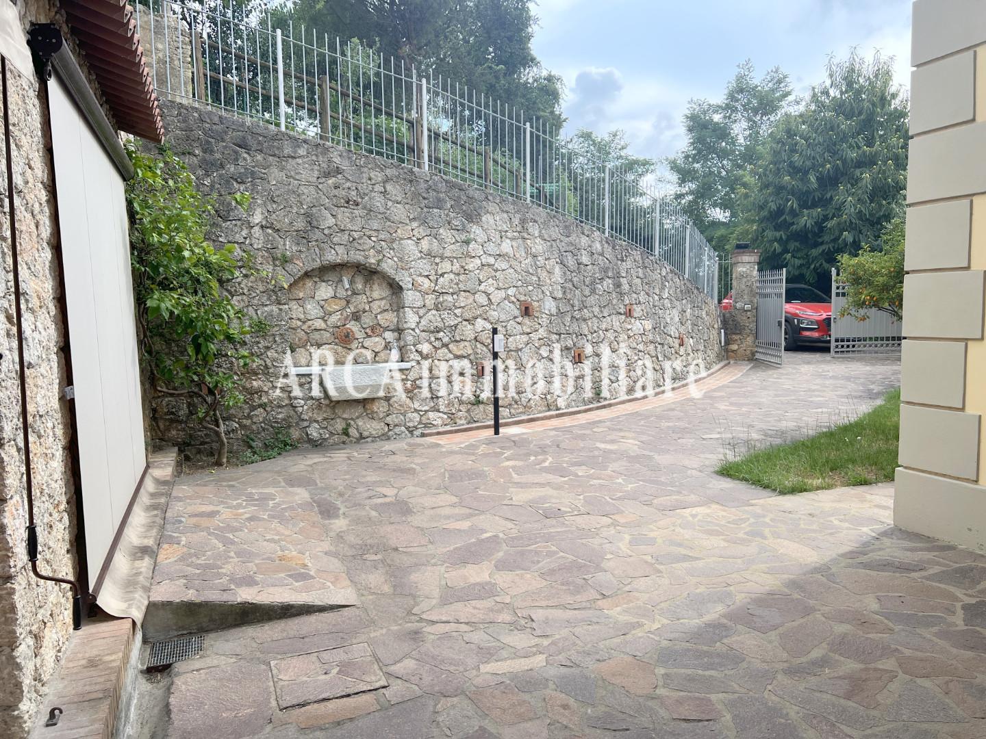 Villa con giardino a Pietrasanta