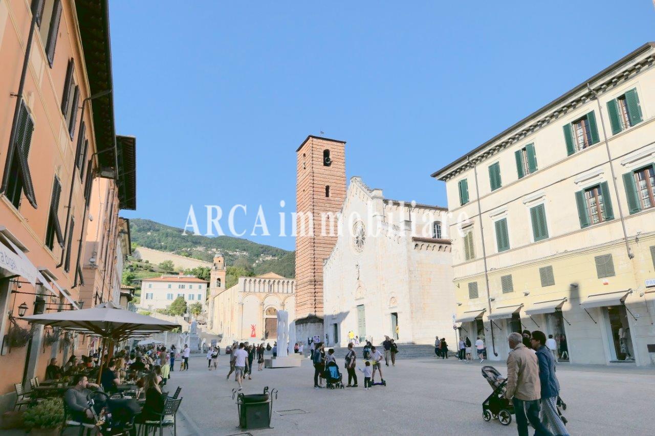 Stabile/Palazzo con terrazzi, Pietrasanta centro storico