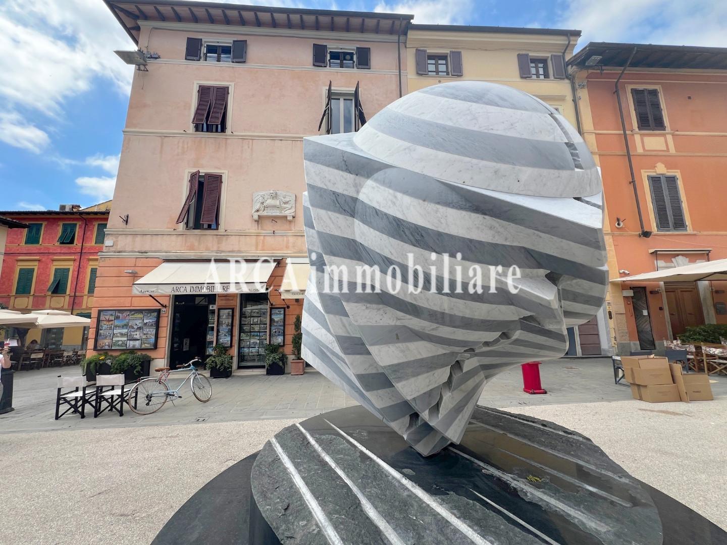 Stabile/Palazzo con terrazzi, Pietrasanta centro storico