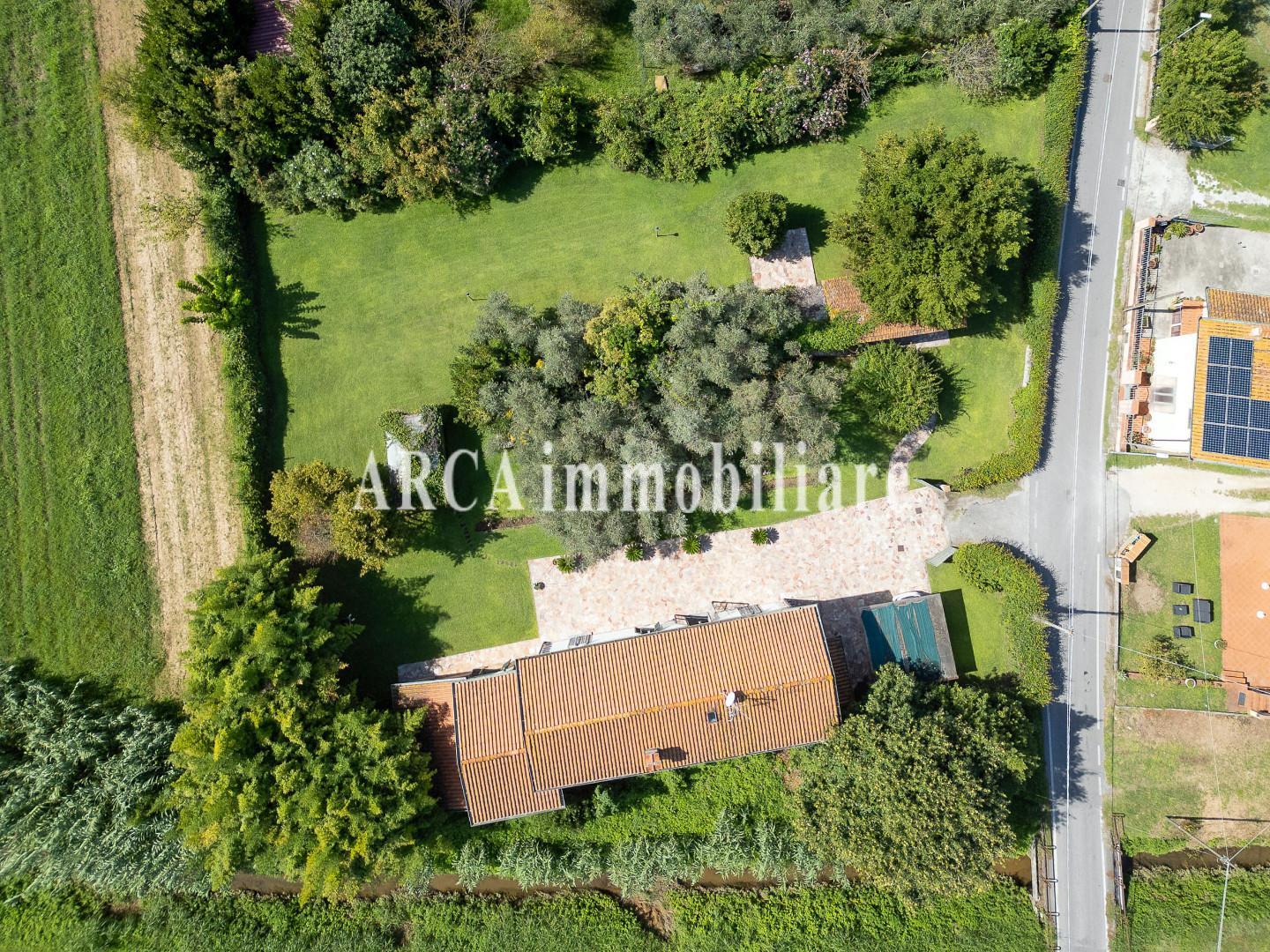 Rustico con giardino a Pietrasanta