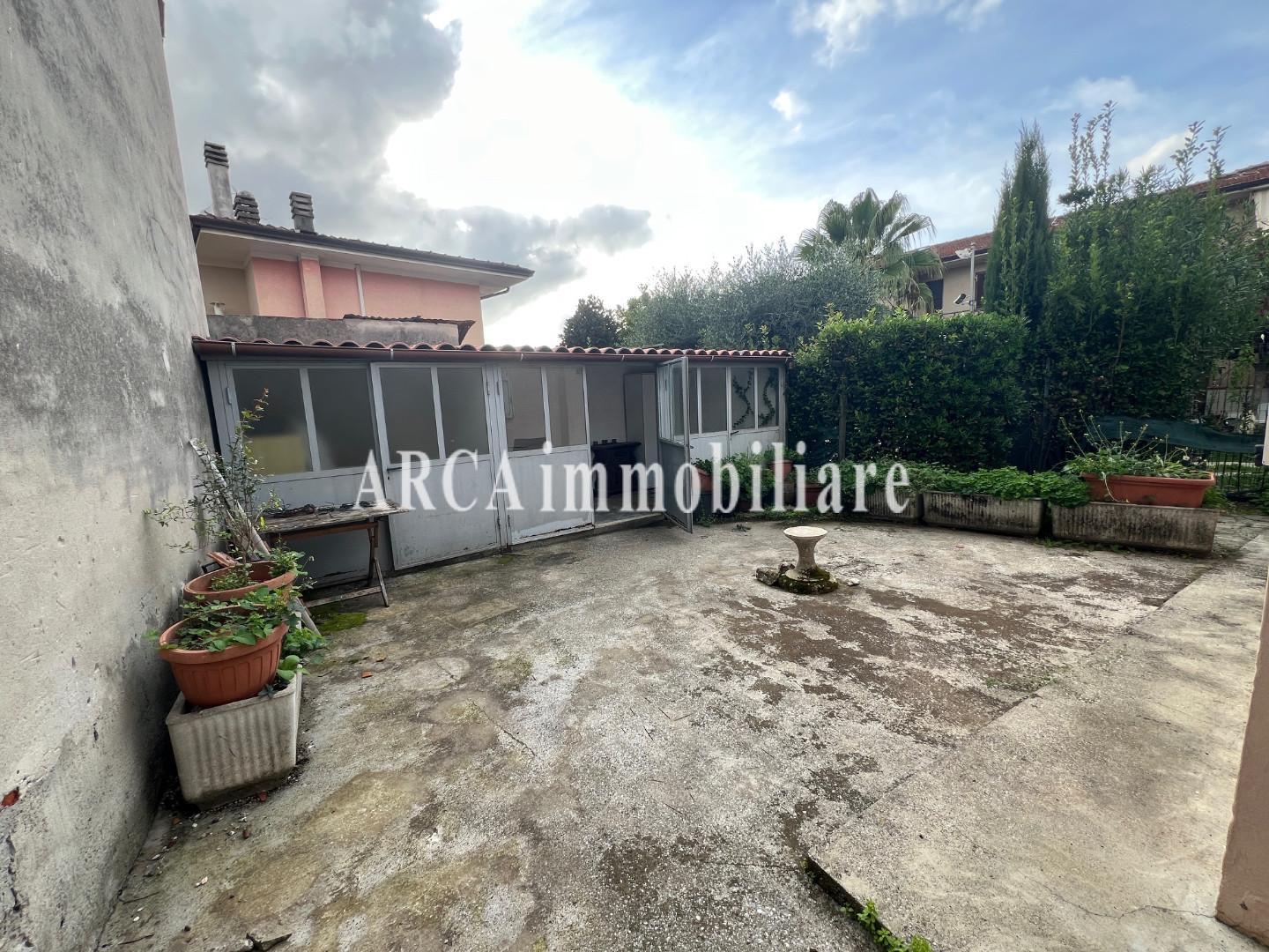 Casa indipendente con giardino, Massarosa piano di mommio