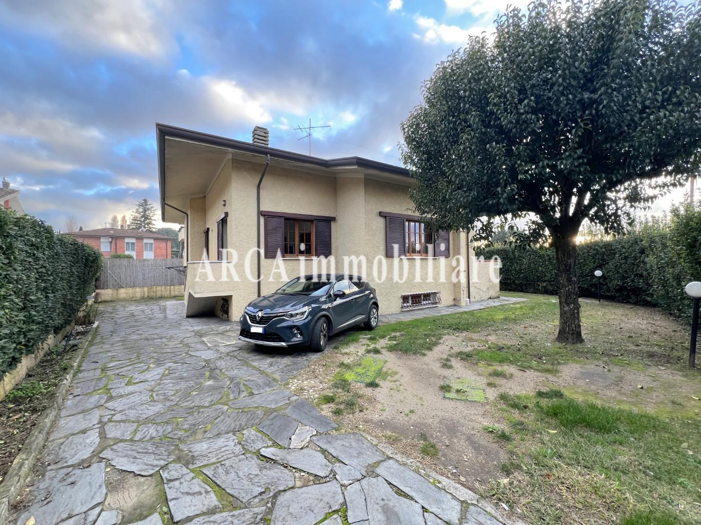 Villa con giardino a Pietrasanta