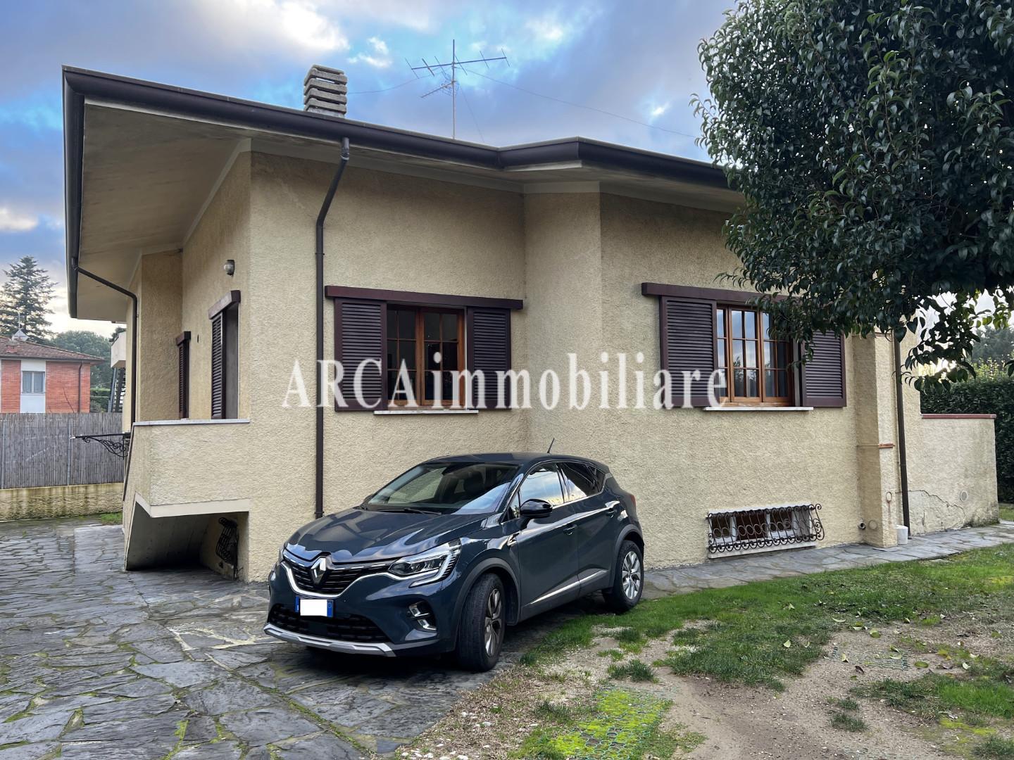 Villa con giardino a Pietrasanta