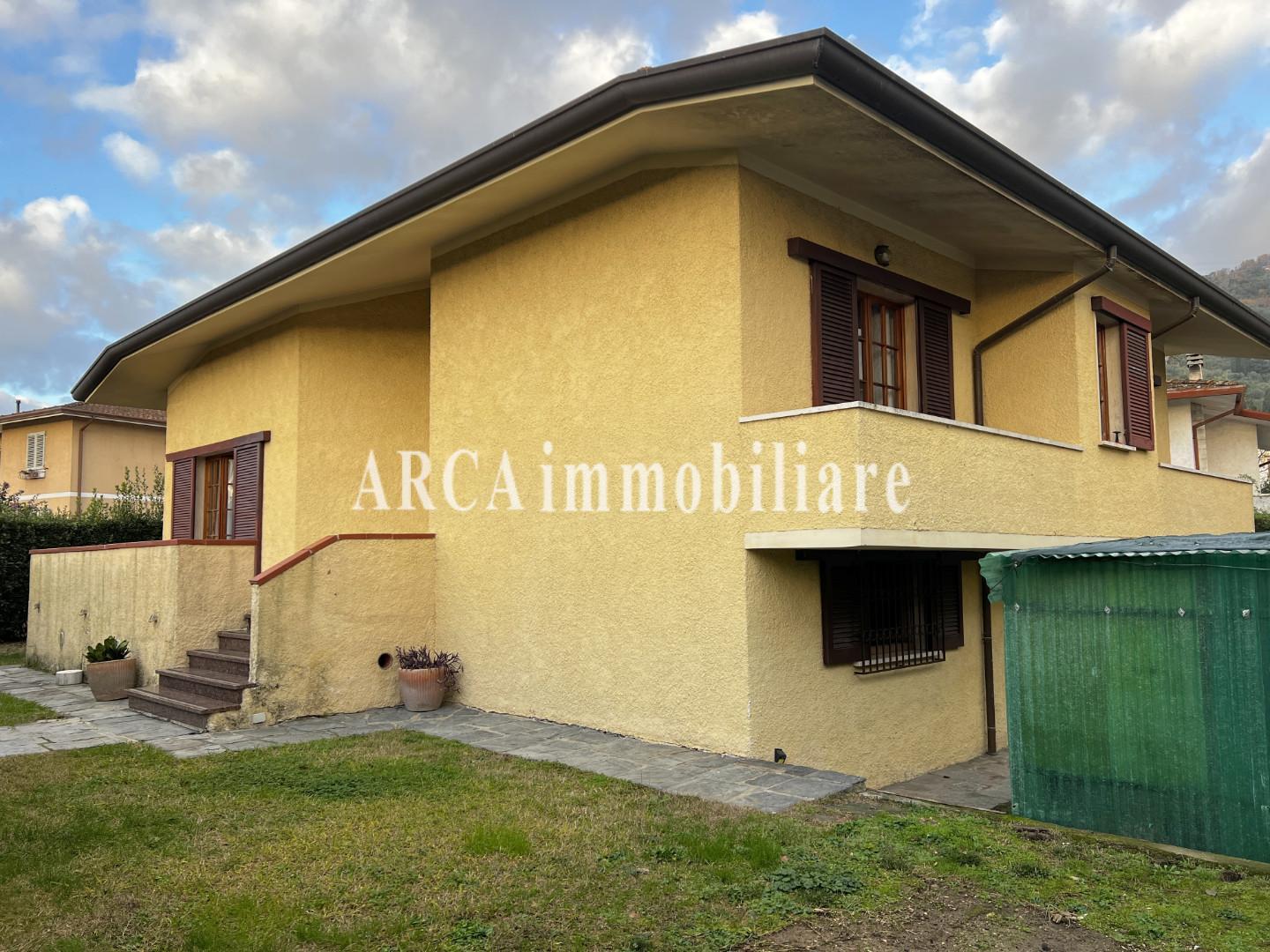 Villa con giardino a Pietrasanta