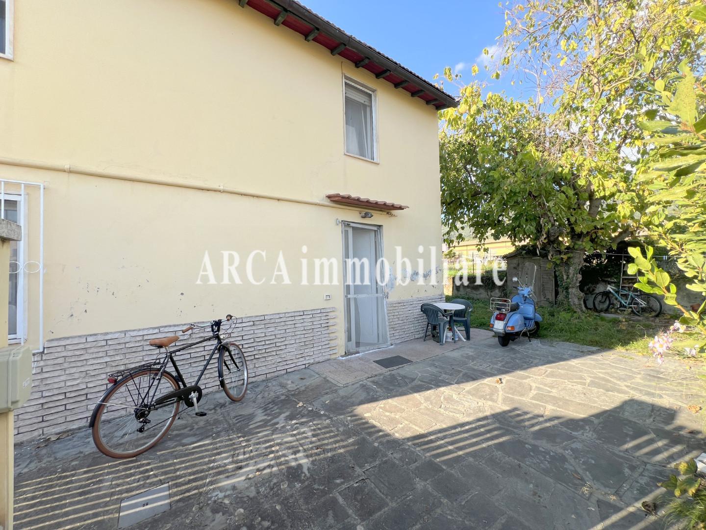 Casa indipendente con giardino a Pietrasanta