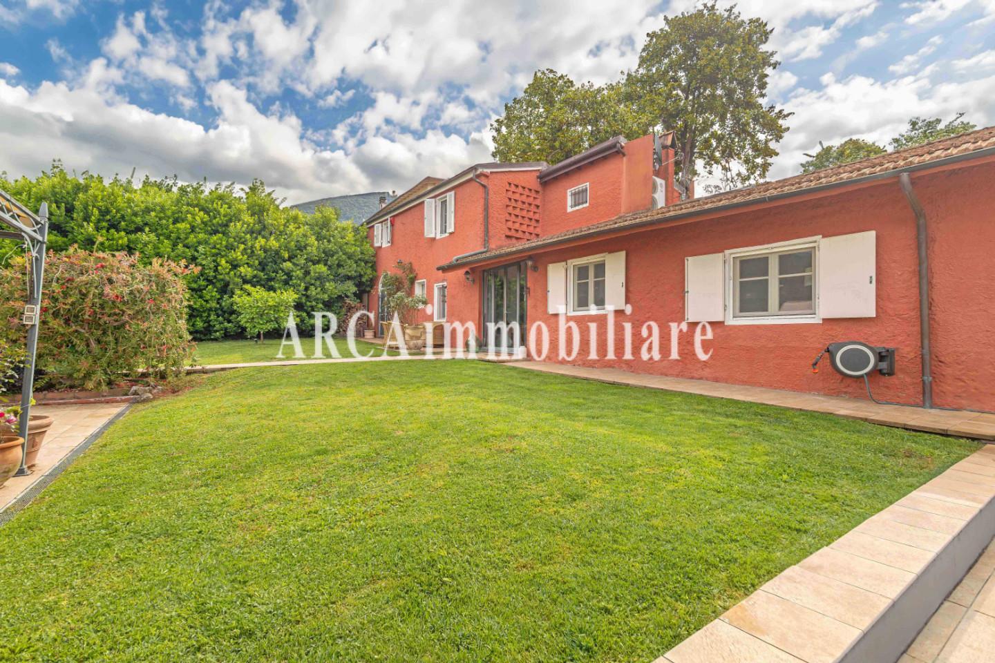 Rustico con giardino a Camaiore