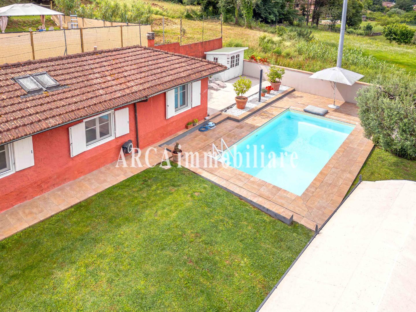 Rustico con giardino a Camaiore