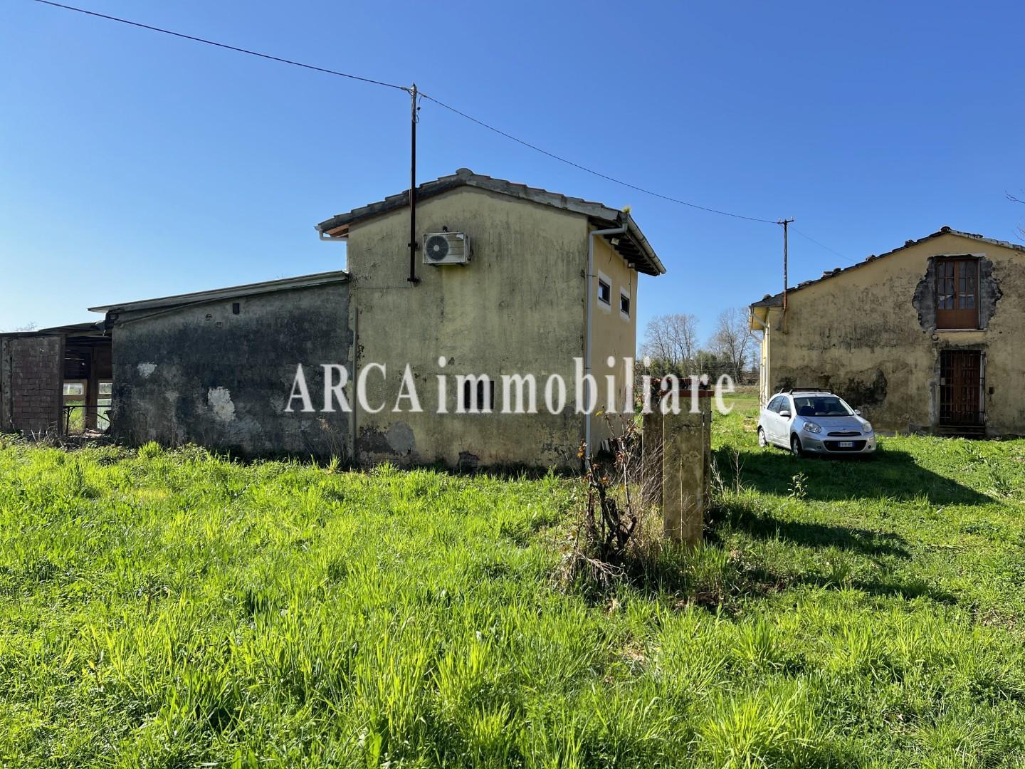 Rustico con giardino a Pietrasanta