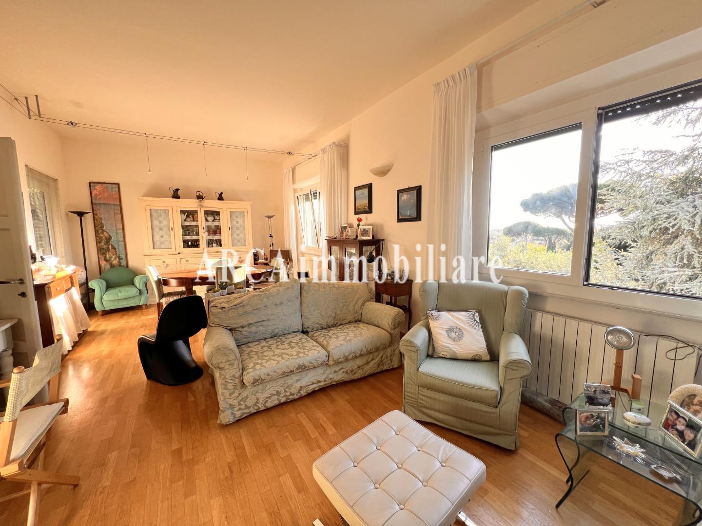 Appartamento in vendita, Pietrasanta centro storico