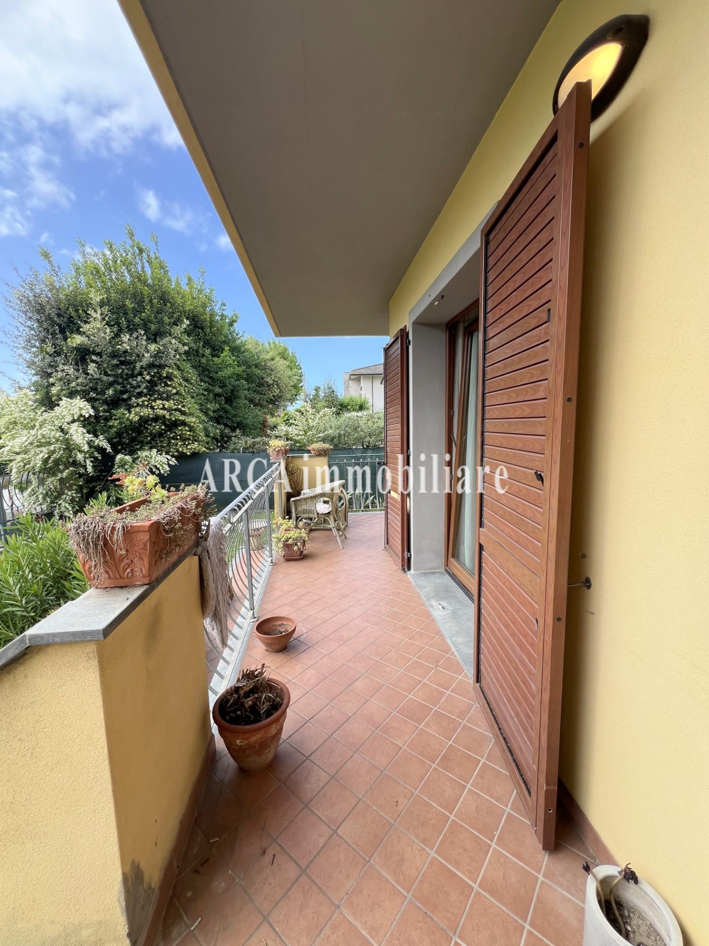 Villa Bifamiliare con giardino, Pietrasanta marina di