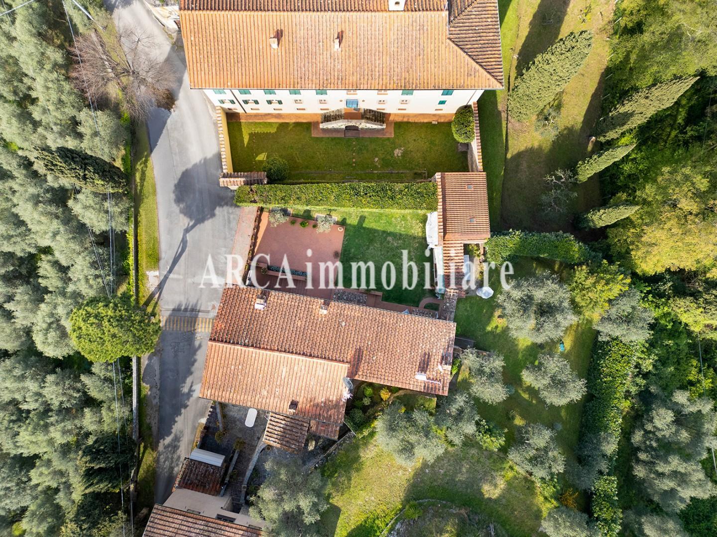 Villa con giardino a Pietrasanta
