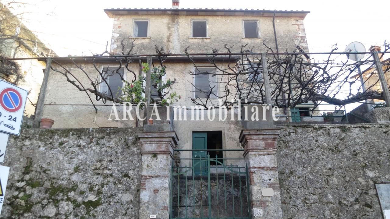 Casa indipendente con terrazzi a Pietrasanta