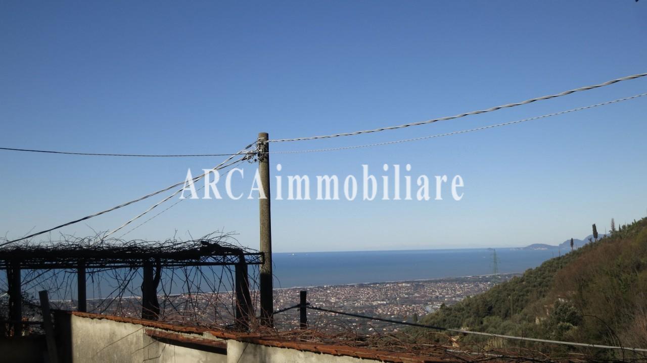 Casa indipendente con terrazzi a Pietrasanta