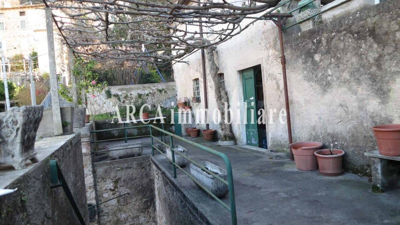 Casa indipendente con terrazzi a Pietrasanta