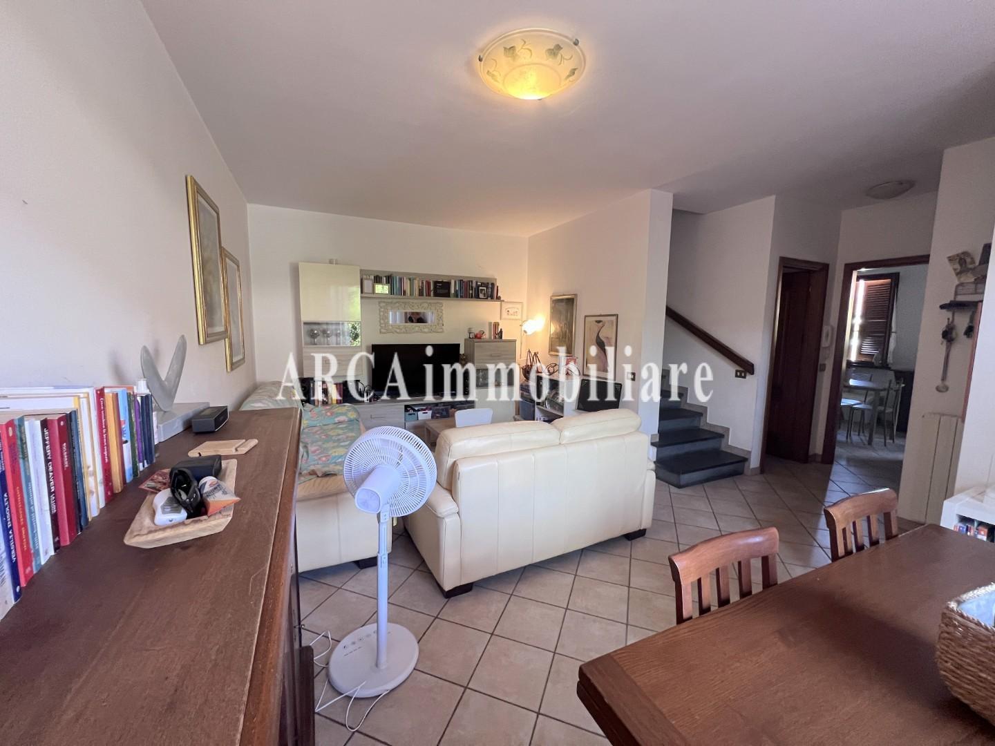 Villa Quadrifamiliari con giardino a Pietrasanta