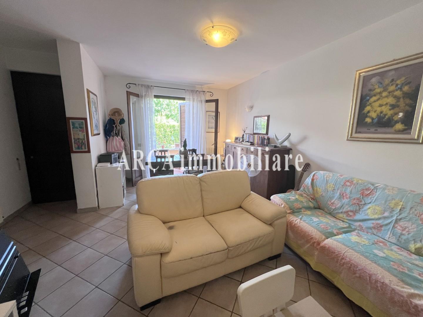 Villa Quadrifamiliari con giardino a Pietrasanta