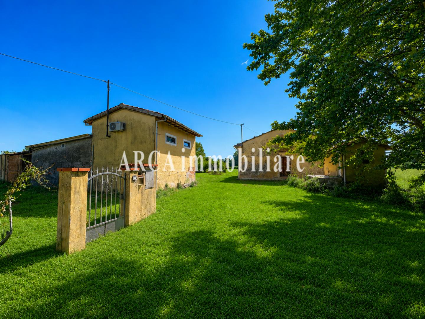Rustico con giardino a Pietrasanta