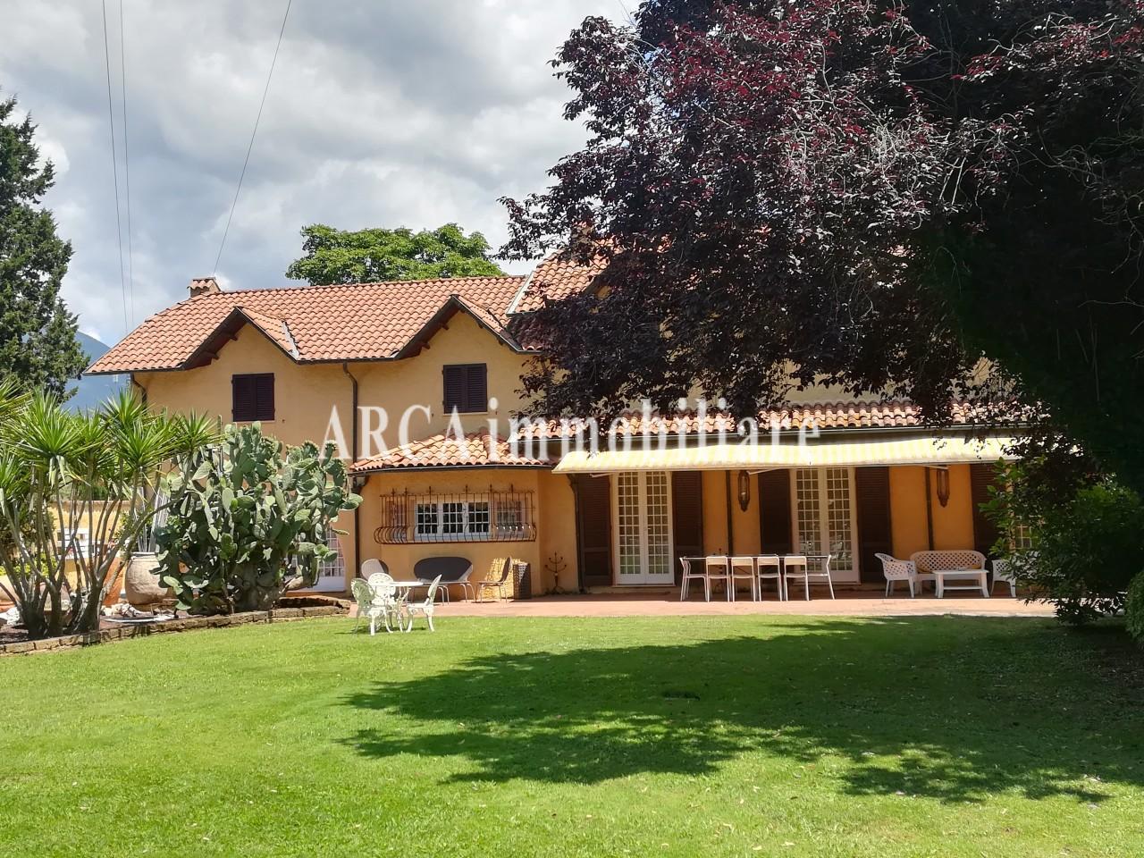 Villa con giardino, Massarosa piano di mommio