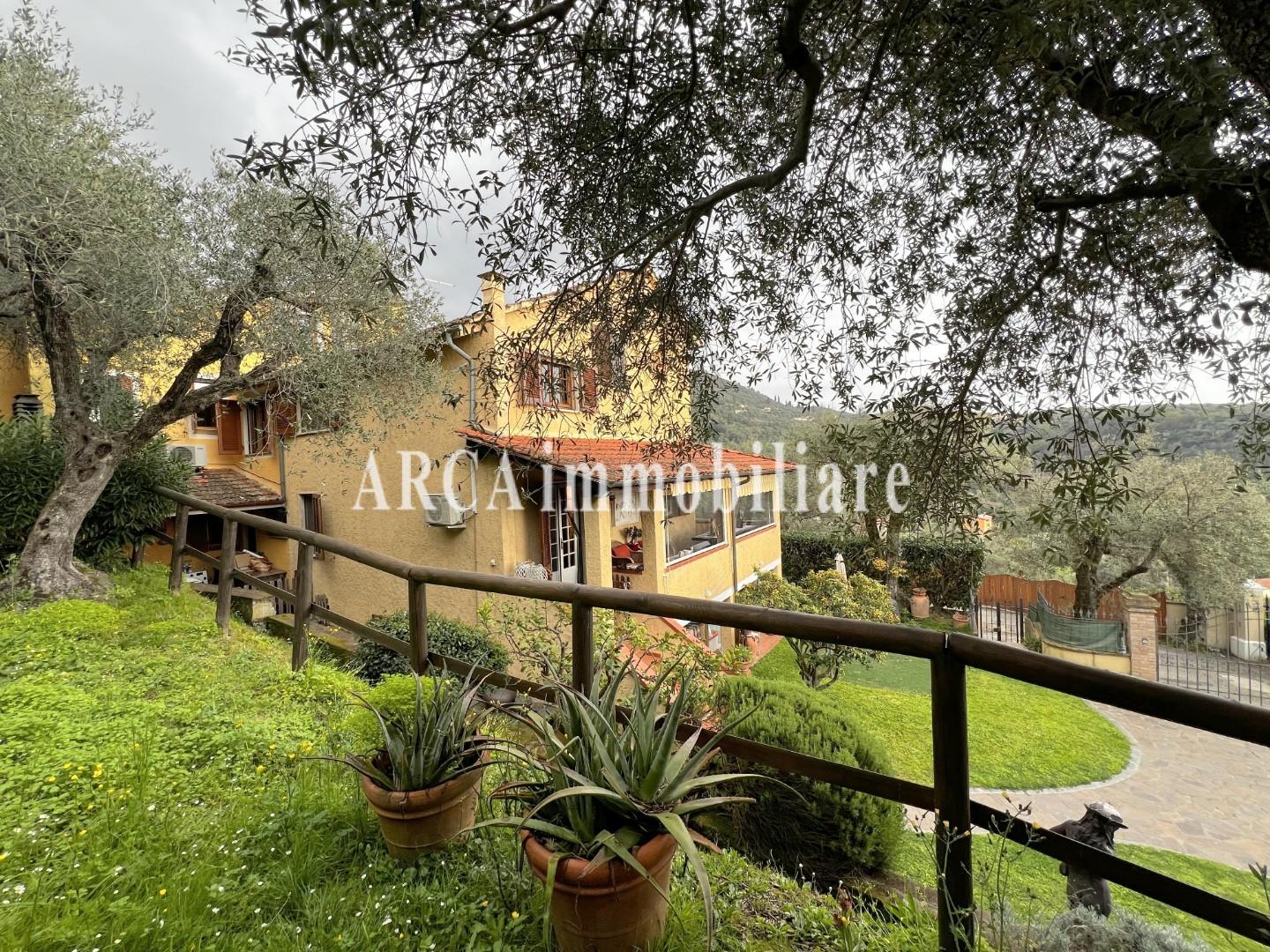 Villa Bifamiliare vista mare, Pietrasanta collina
