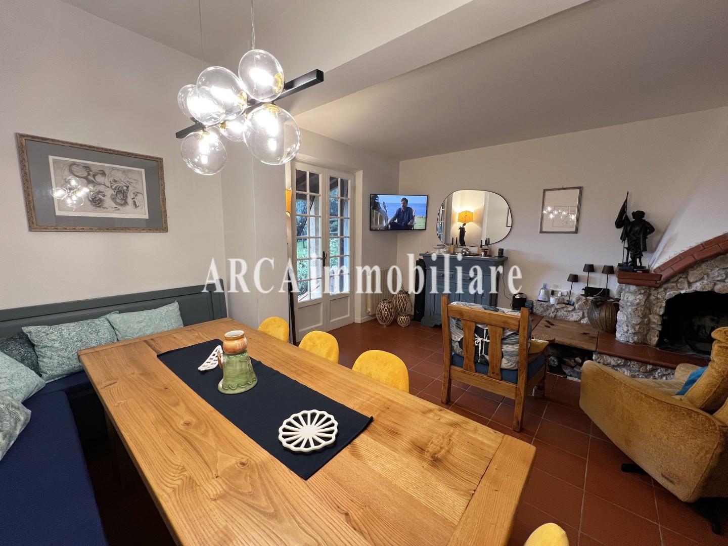 Villa Bifamiliare vista mare, Pietrasanta collina
