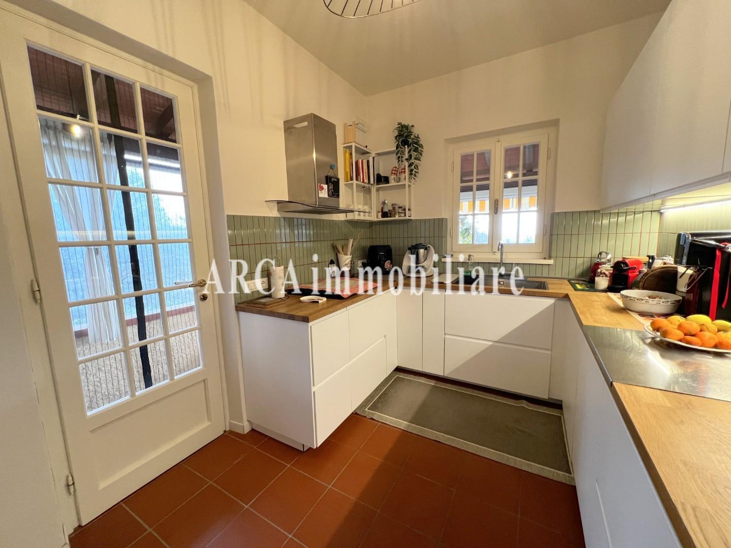 Villa Bifamiliare vista mare, Pietrasanta collina