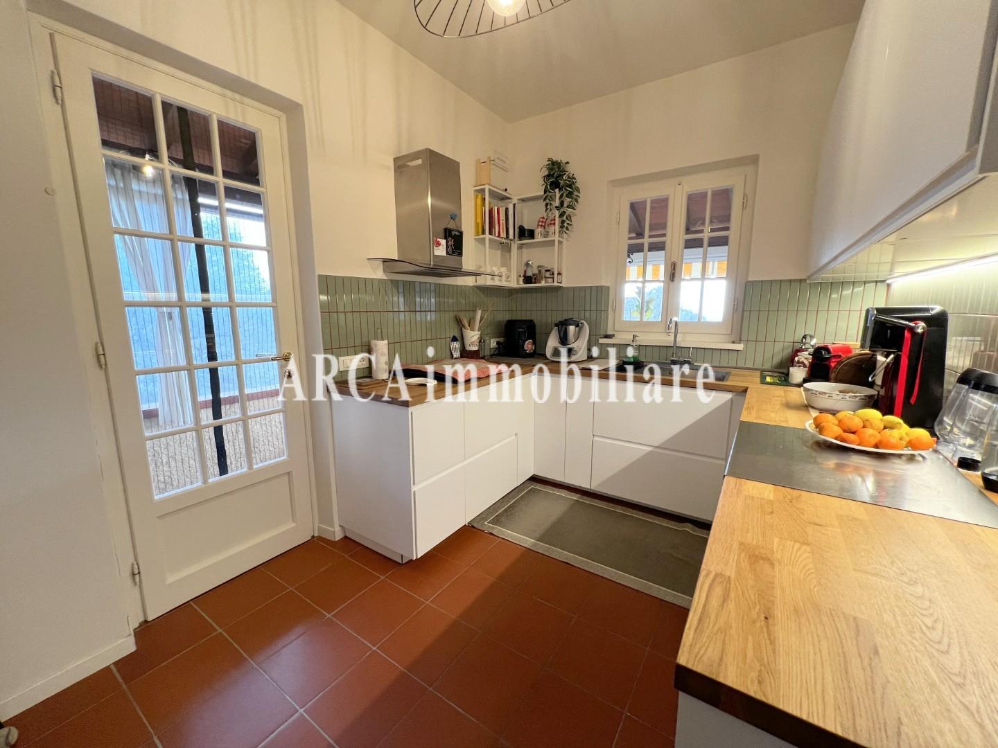 Villa Bifamiliare vista mare, Pietrasanta collina