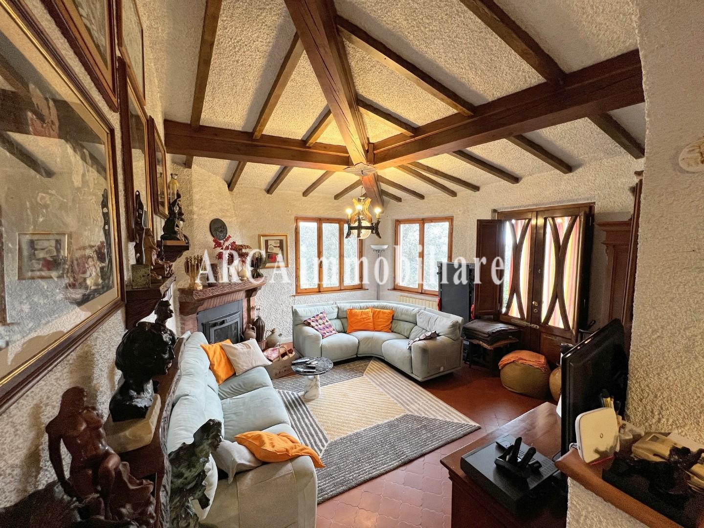 Villa Bifamiliare vista mare, Pietrasanta collina