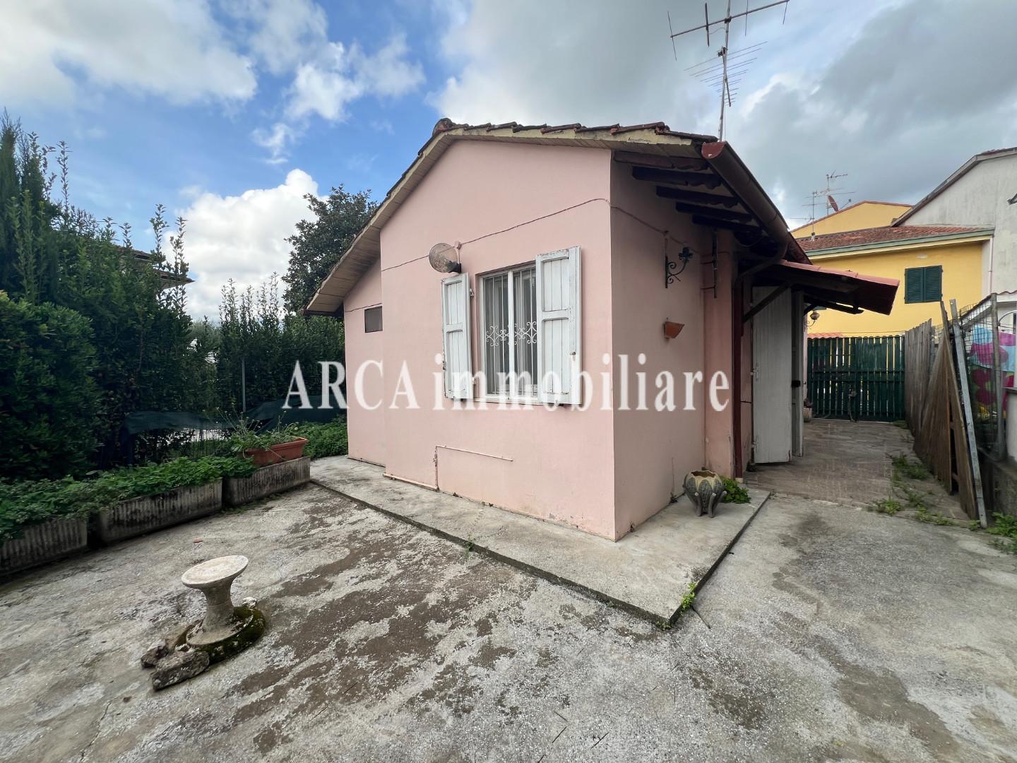 Casa indipendente con giardino, Massarosa piano di mommio