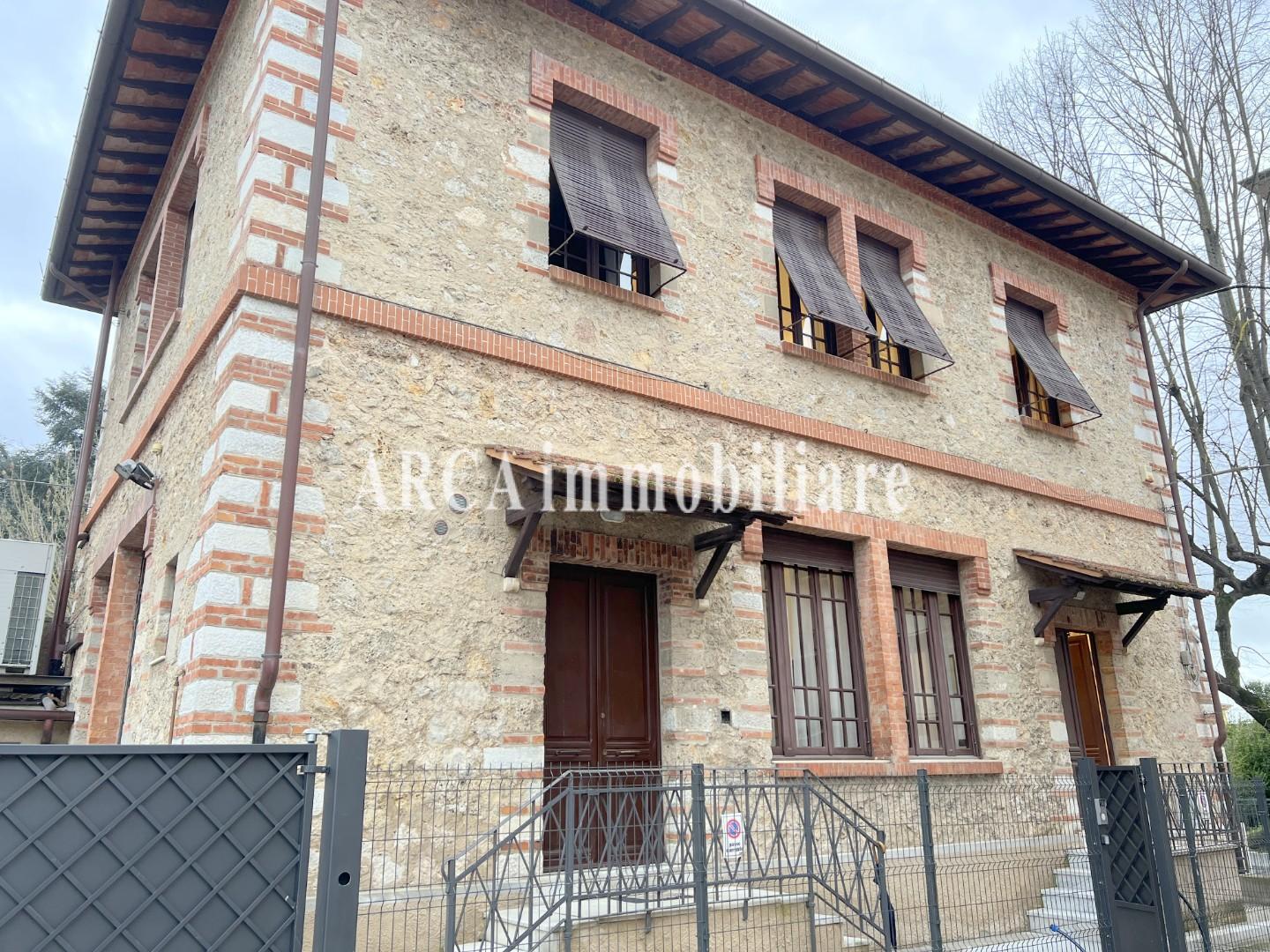 Villa con giardino, Pietrasanta centro