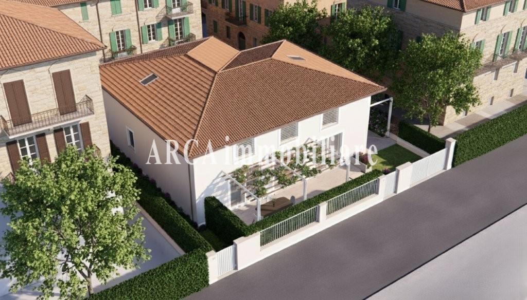 Villa da ristrutturare, Pietrasanta marina di