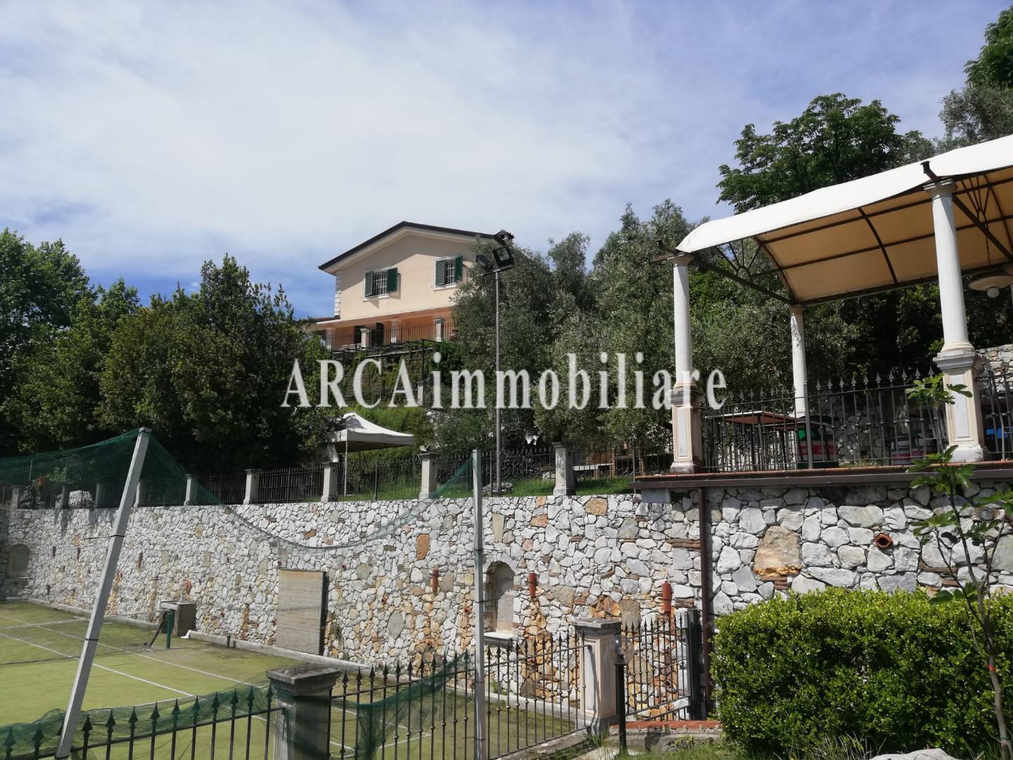 Villa con giardino a Pietrasanta