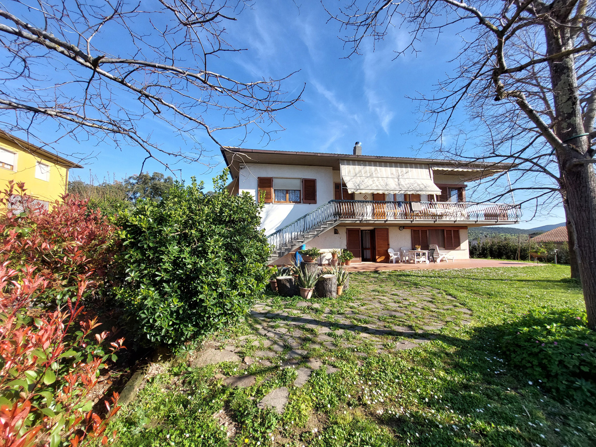 Casa indipendente con giardino a Roccastrada