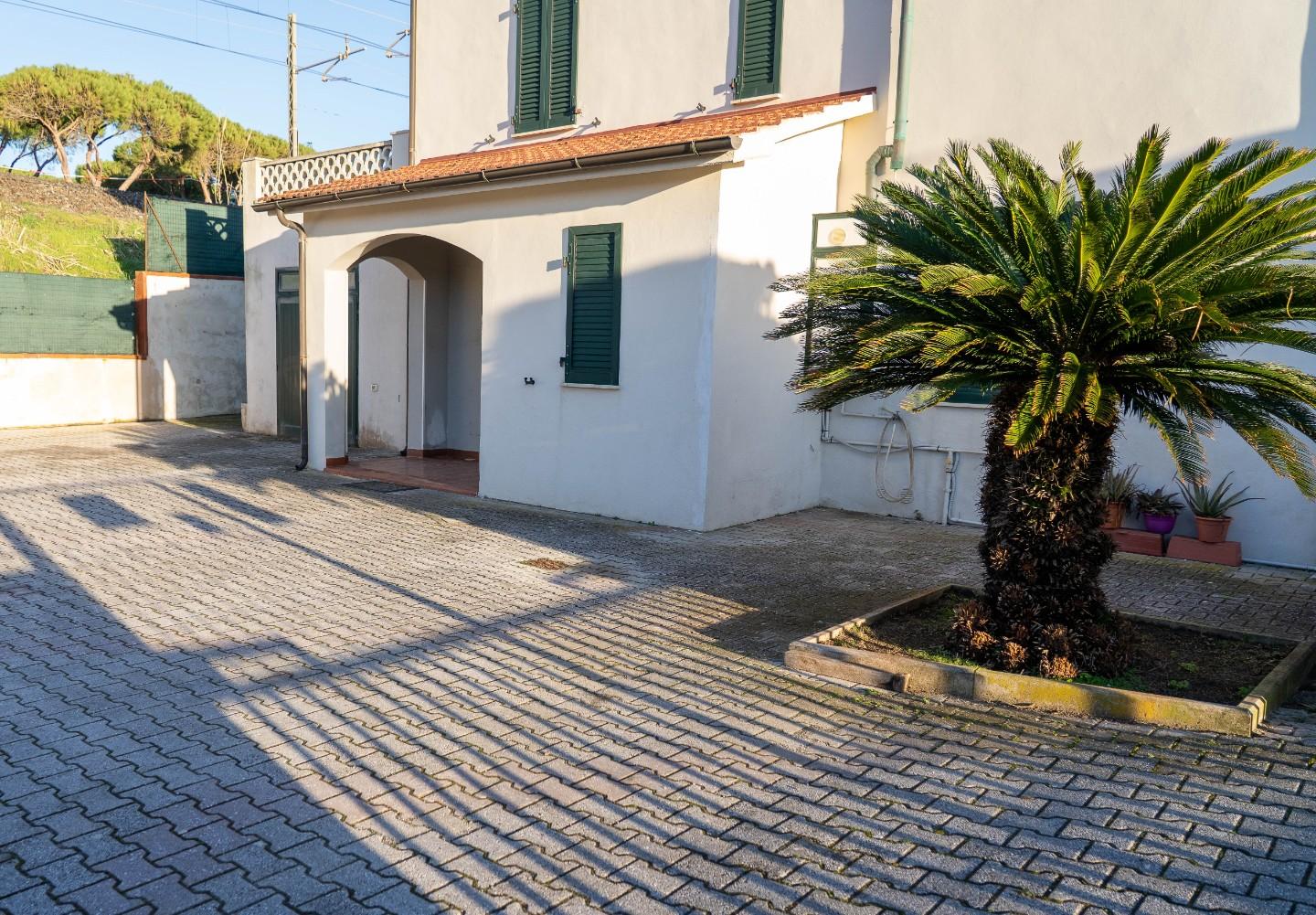 Villa con terrazzo, Rosignano Marittimo caletta