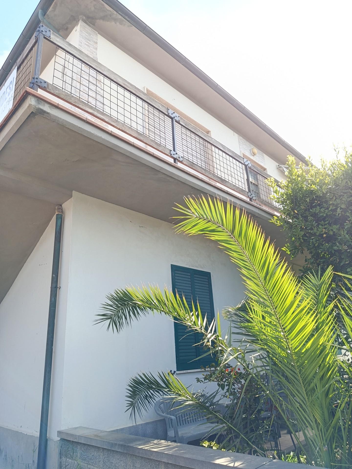 Villa Trifamiliari con giardino, Rosignano Marittimo rosignano solvay