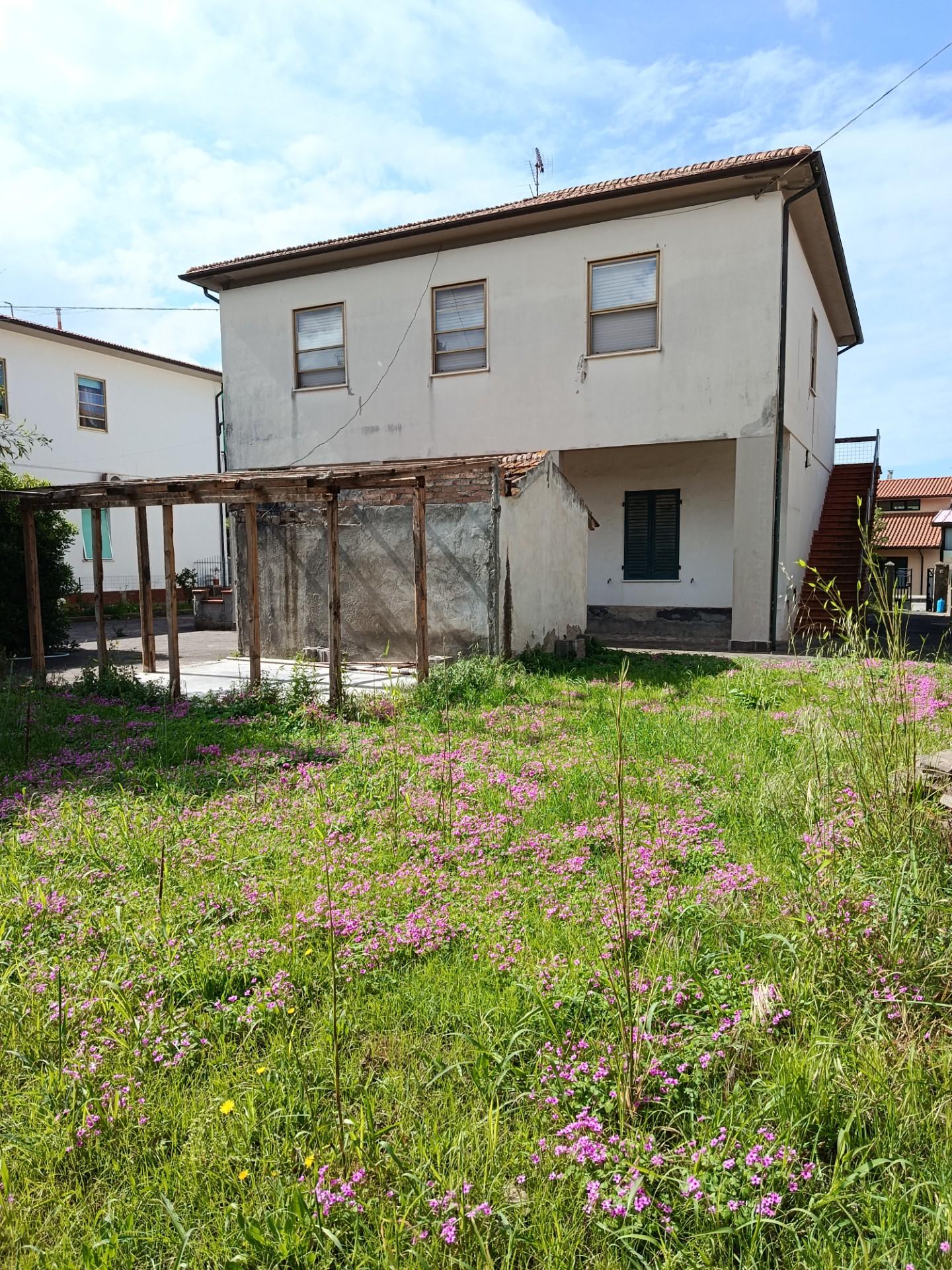 Villa Trifamiliari con giardino, Rosignano Marittimo rosignano solvay