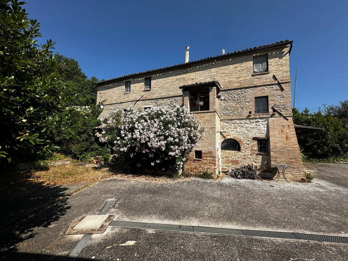 Rustico in vendita a Lapedona