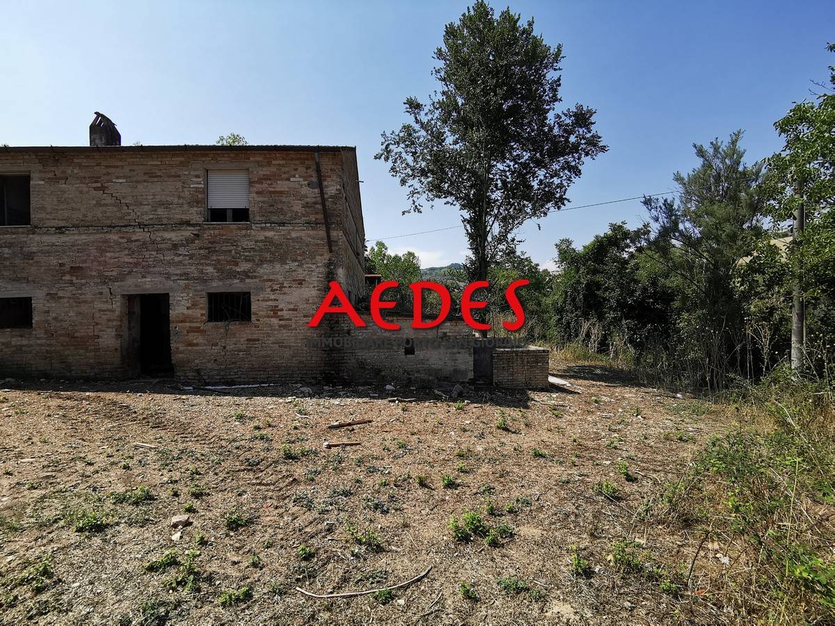 Rustico in vendita a Monterubbiano