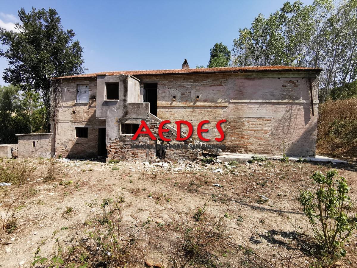 Rustico in vendita a Monterubbiano