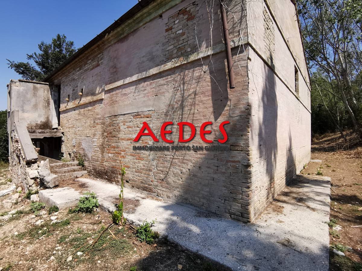 Rustico in vendita a Monterubbiano