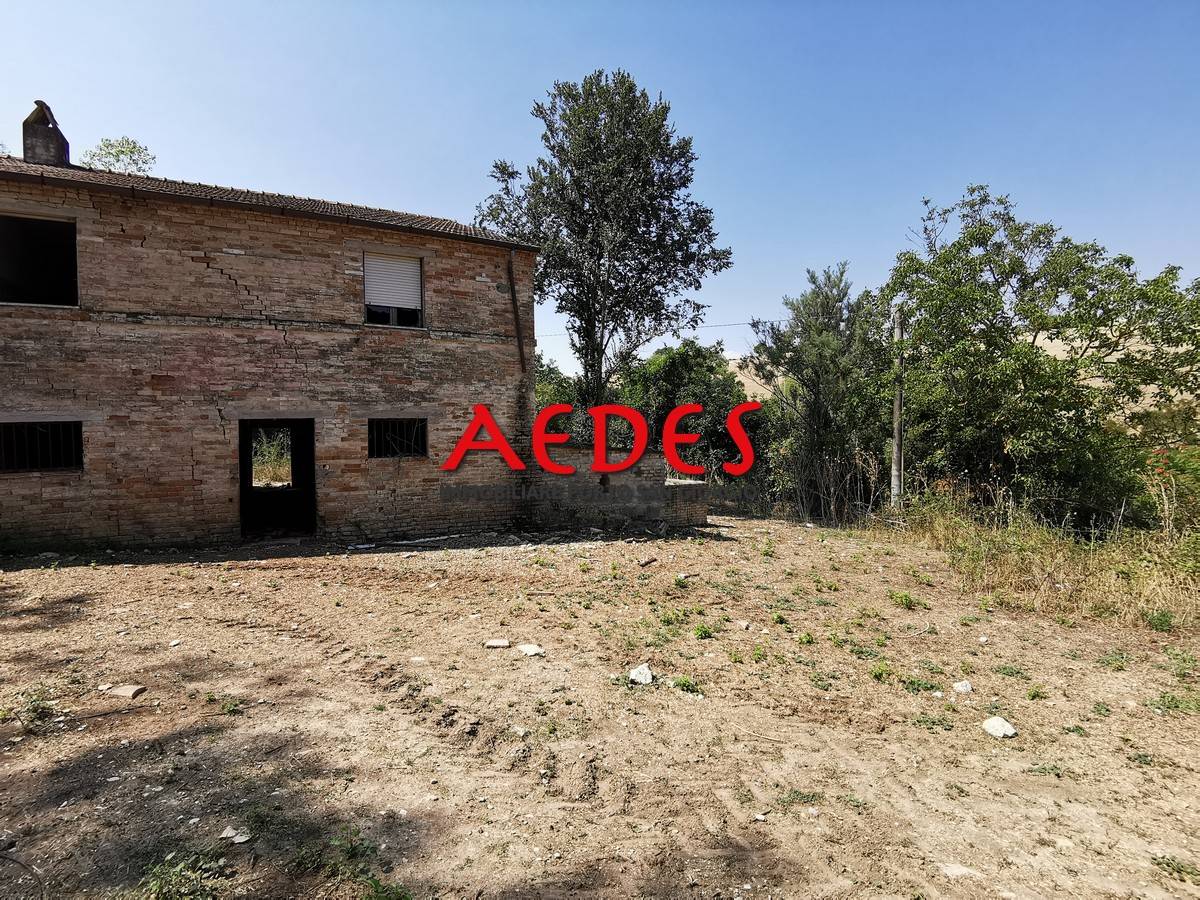 Rustico in vendita a Monterubbiano