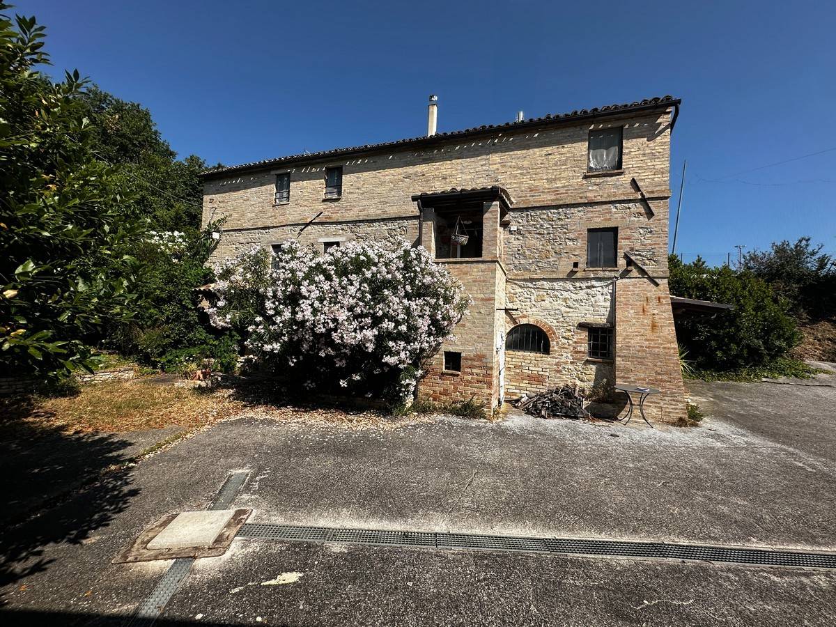 Rustico in vendita a Lapedona