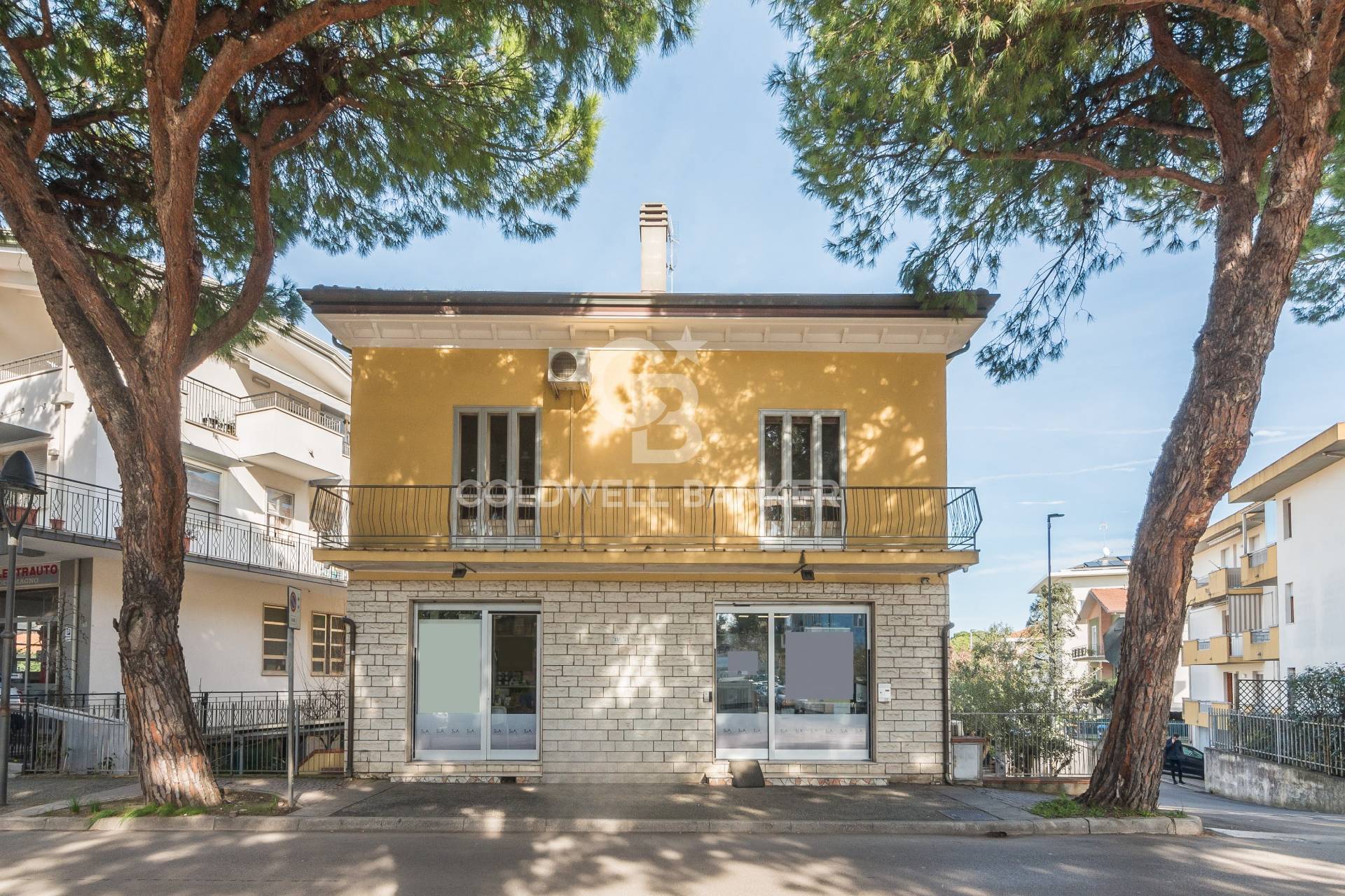 Negozio in vendita a Riccione, PAESE