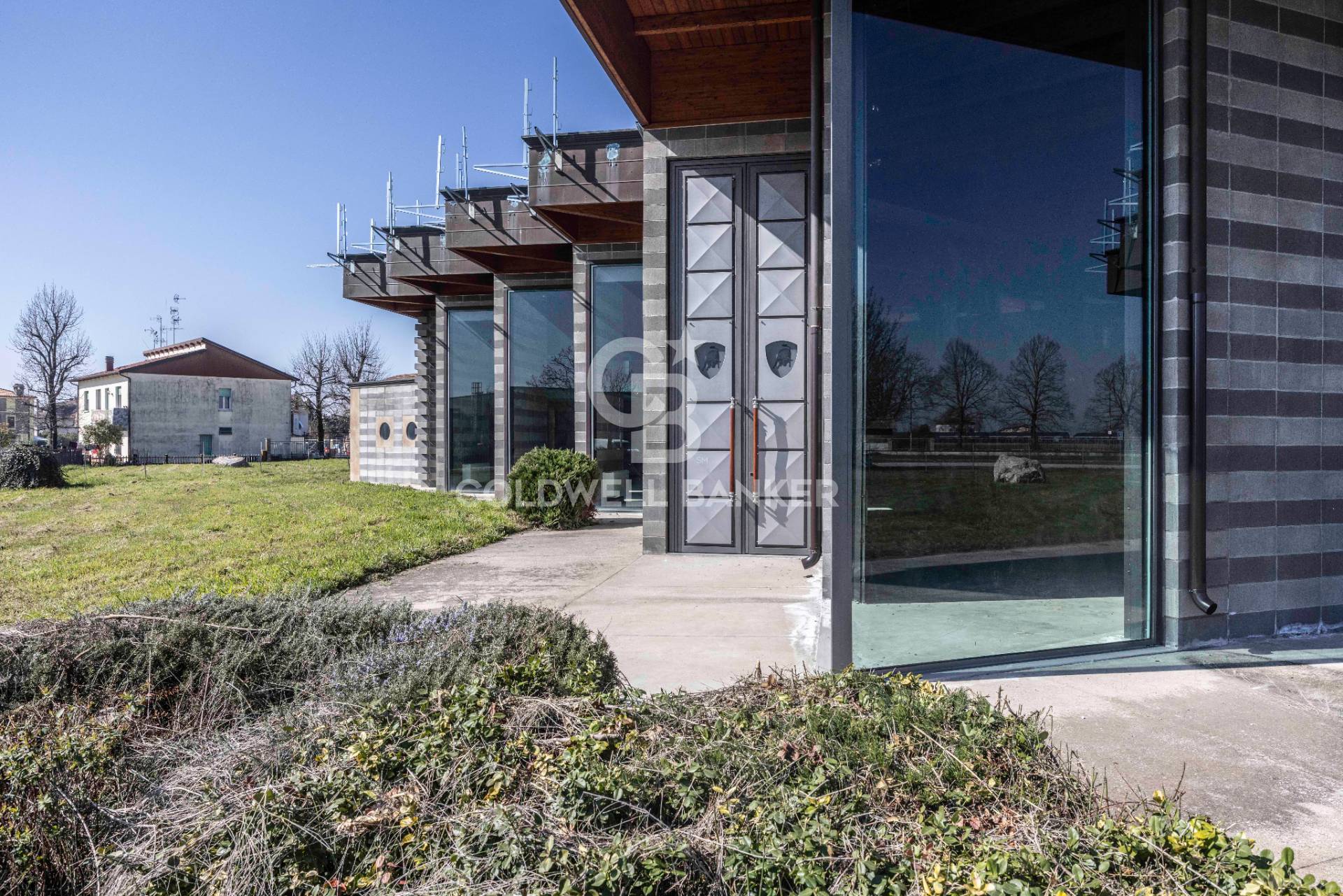 Locale commerciale in vendita a Terre del Reno