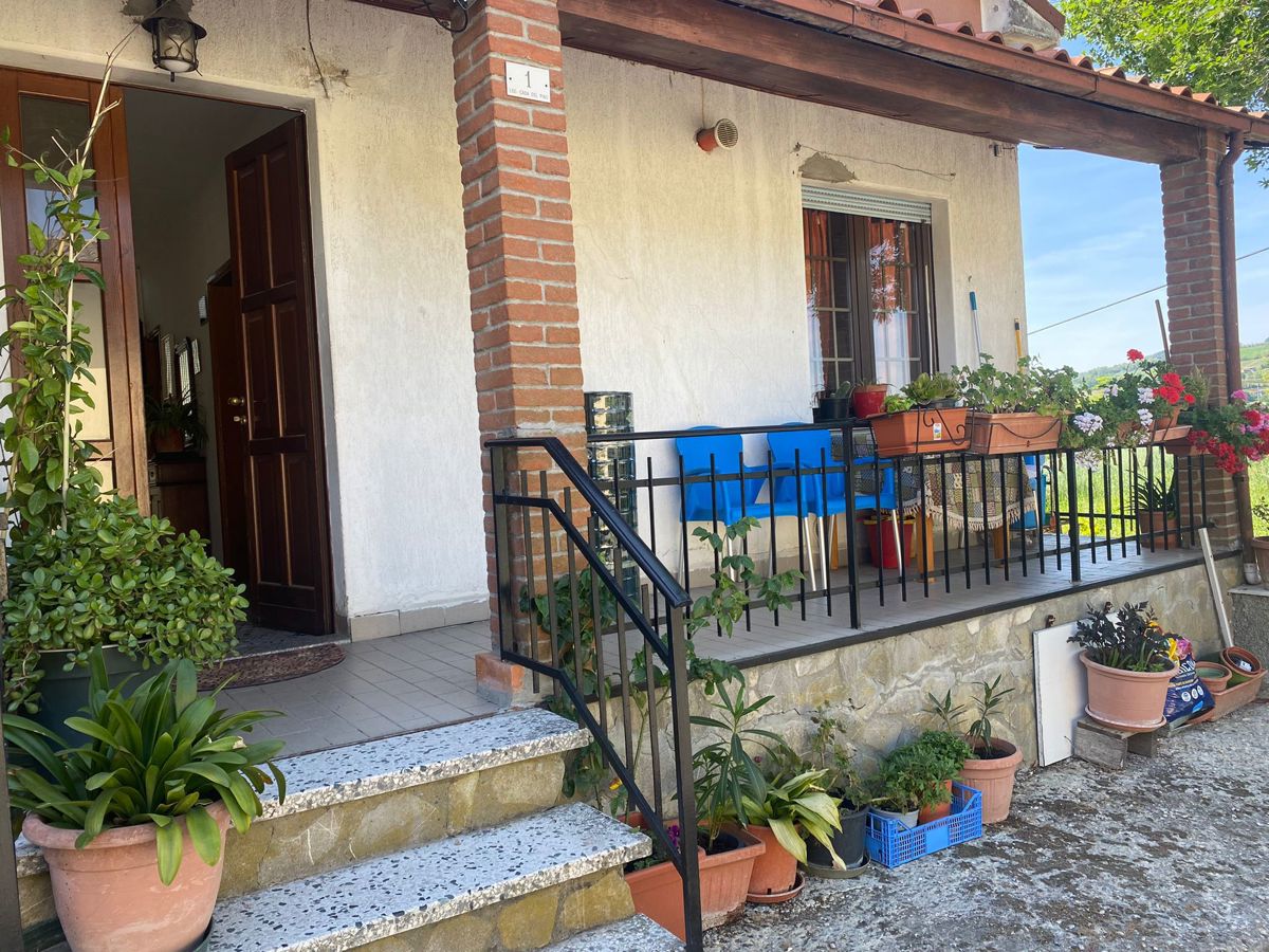 Casa indipendente in vendita a Nibbiano
