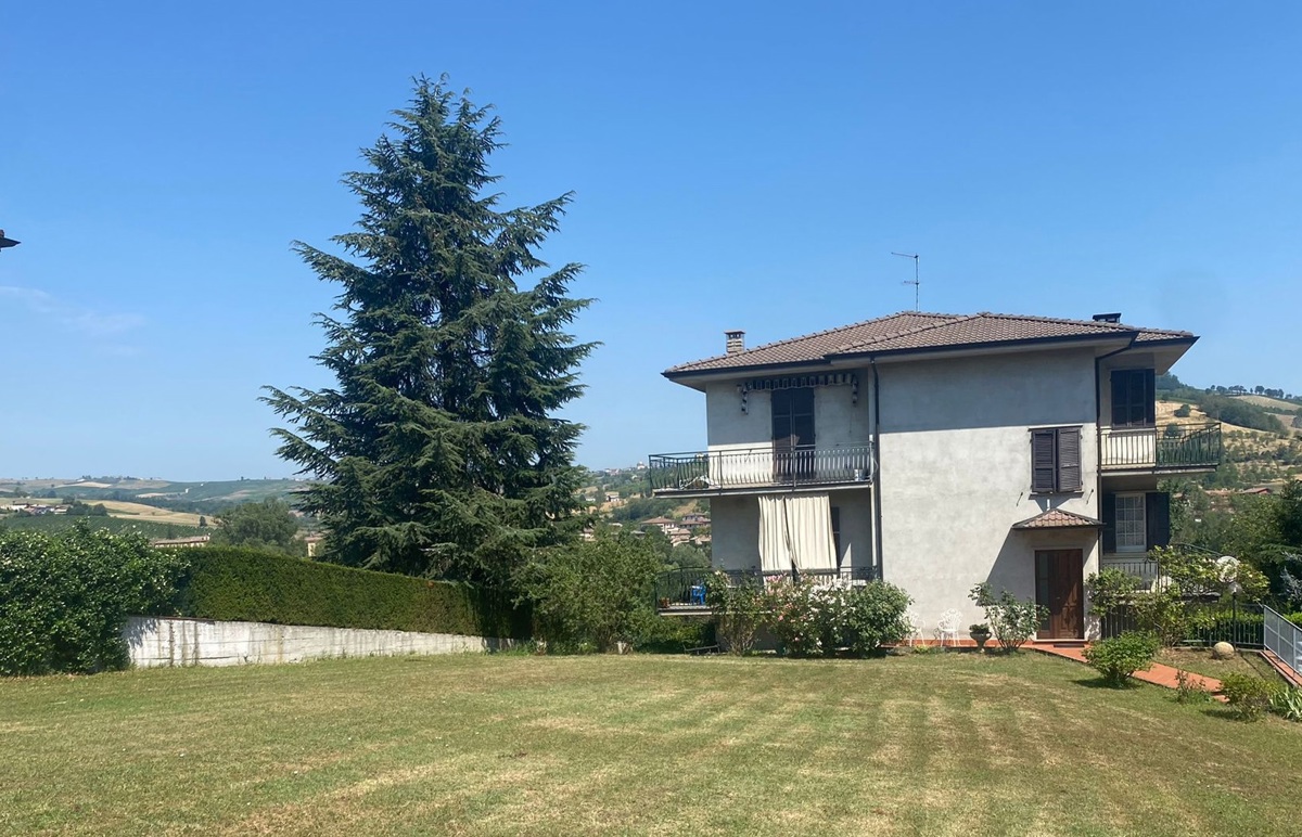 Villa Bifamiliare con giardino a Pianello Val Tidone