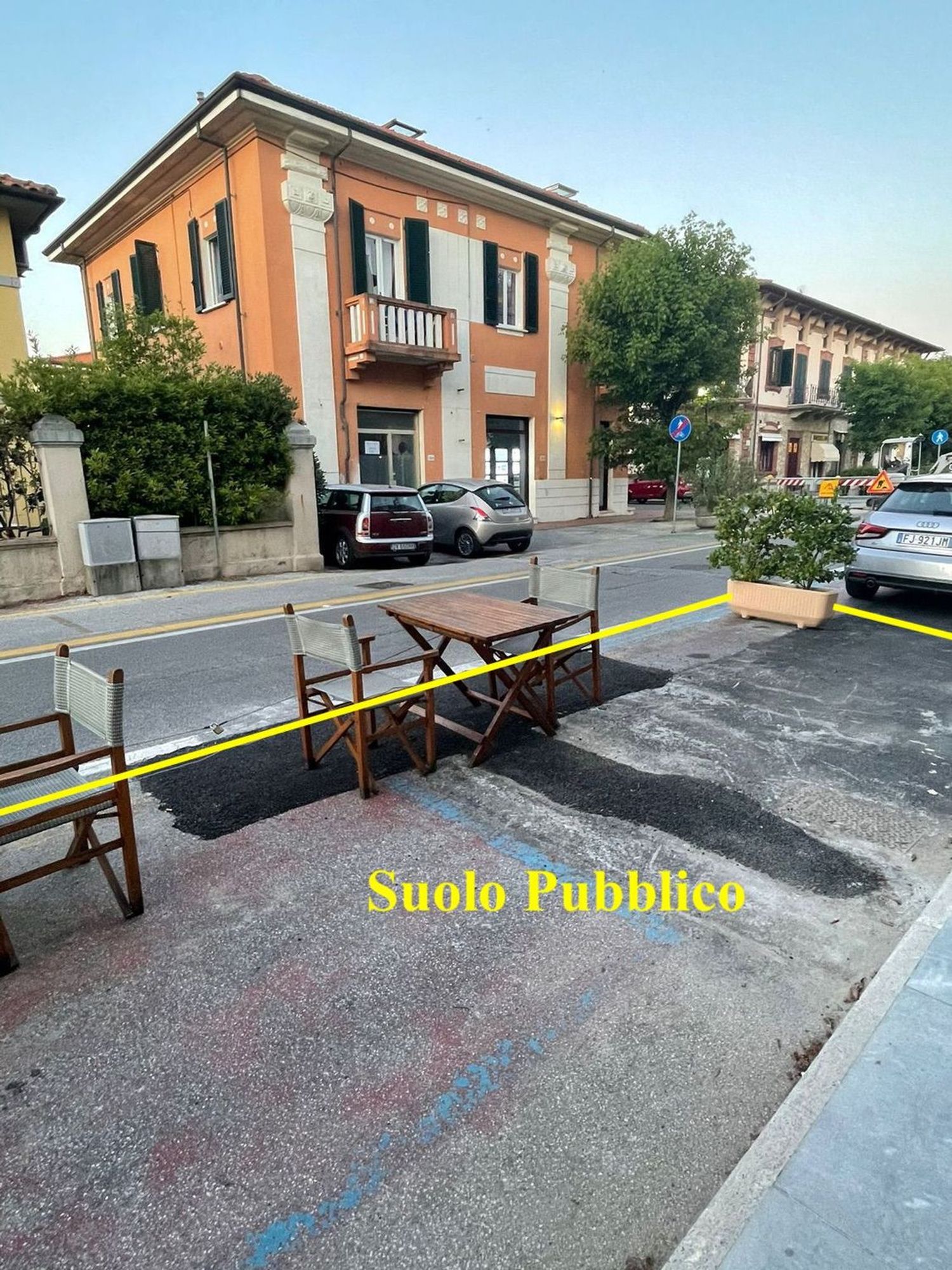 Locale commerciale in affitto a Pietrasanta