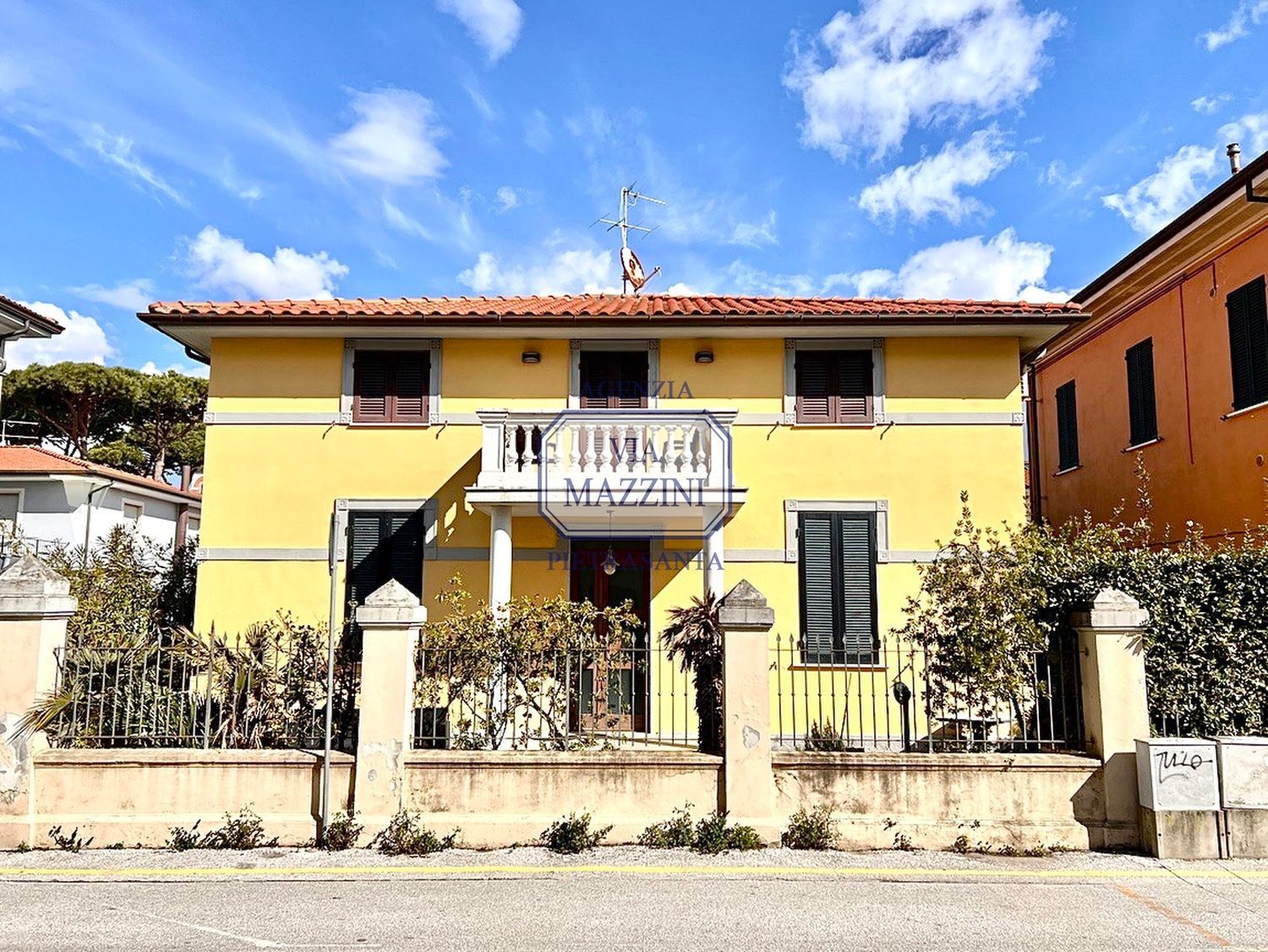 Villa con giardino a Pietrasanta