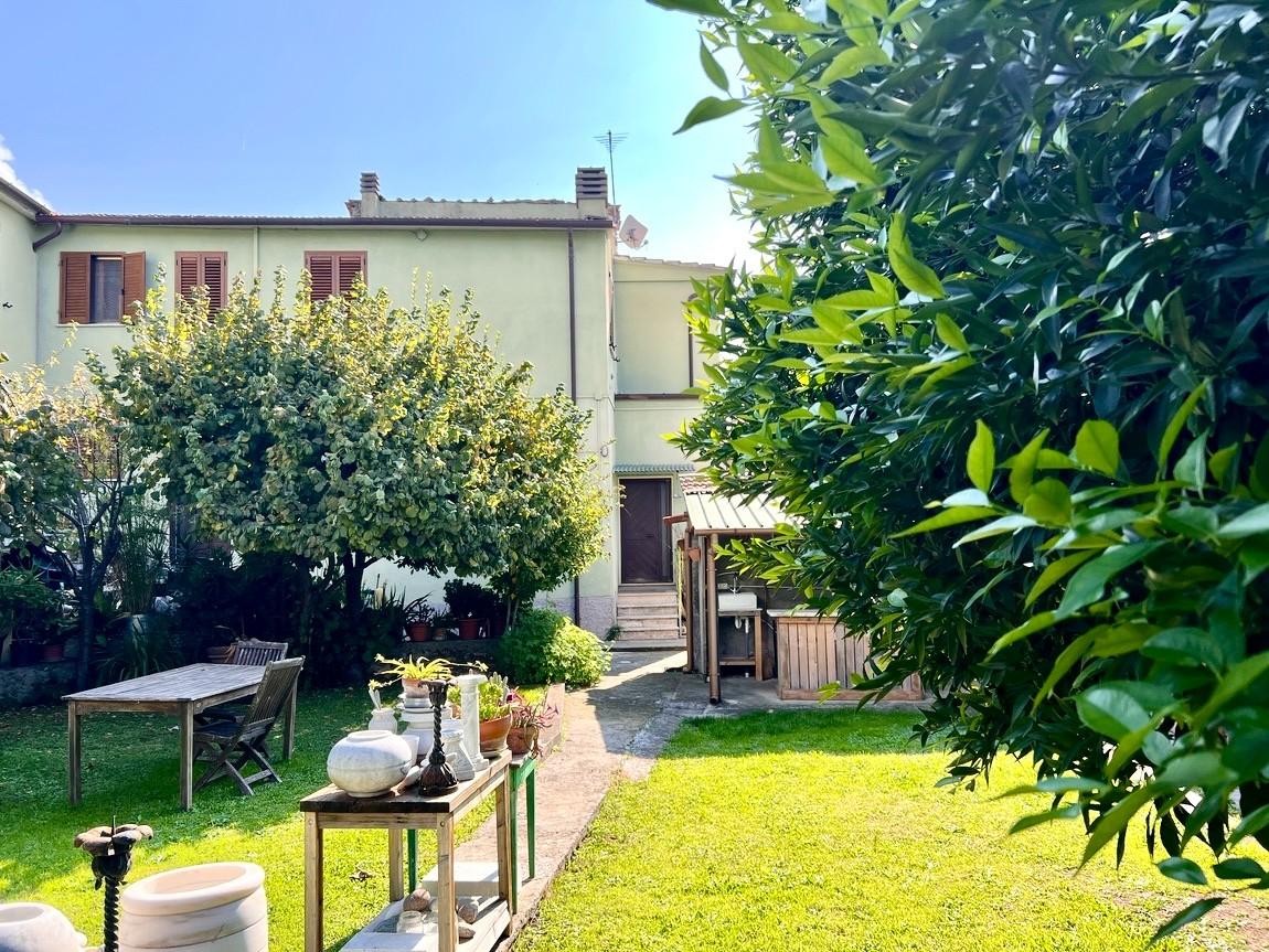 Casa indipendente con giardino, Seravezza pozzi